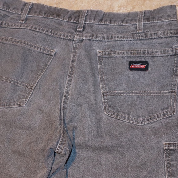 Dickies Loose Fit Cargo Jean Shorts SIZE 32 loose fit - Picture 4 of 4